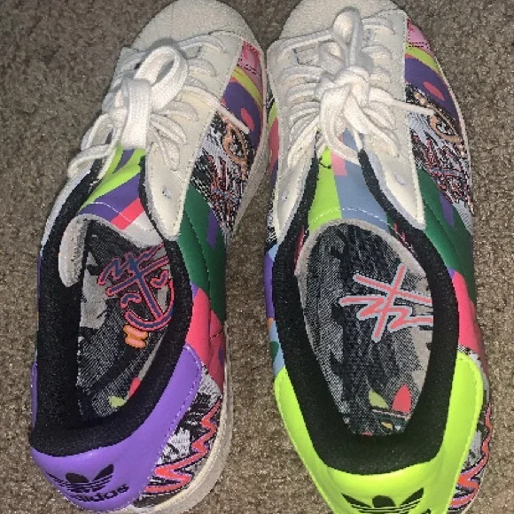 Size 9.5 - Picture 2 of 5